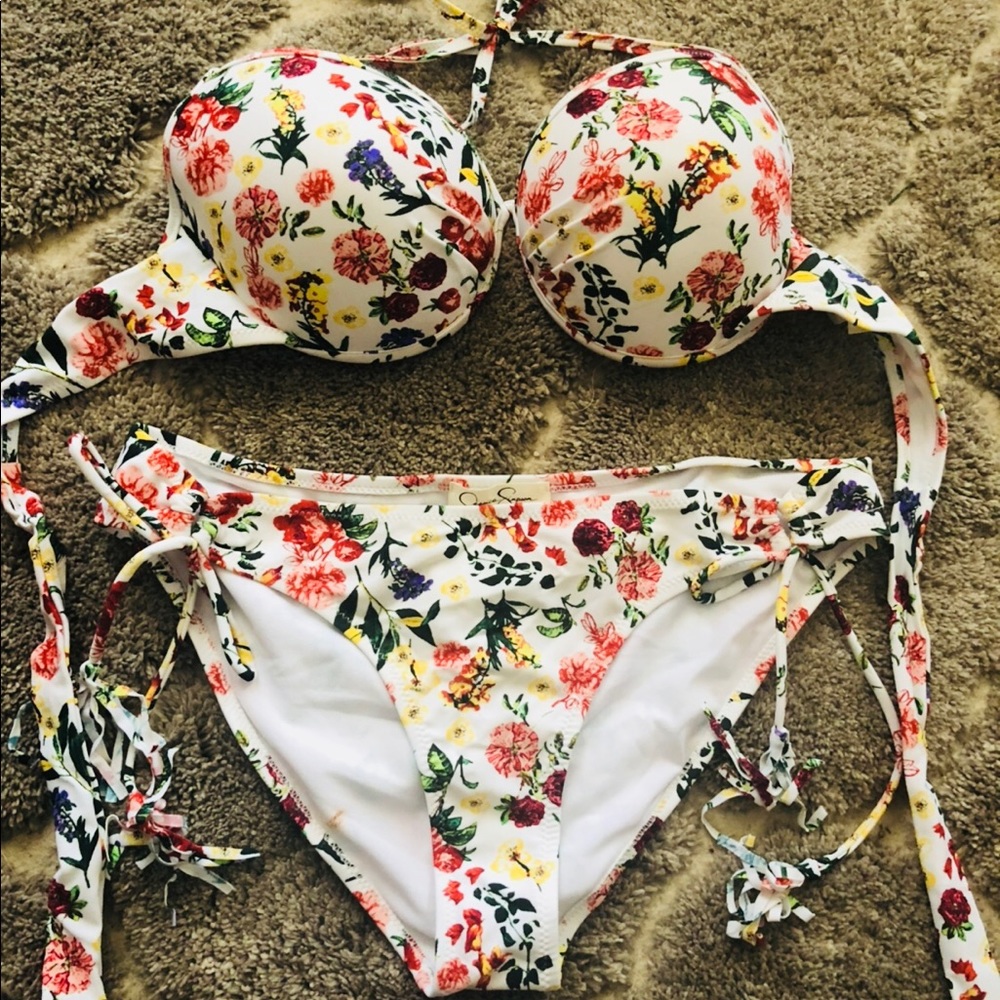 Jessica Simpson Swimsuit!